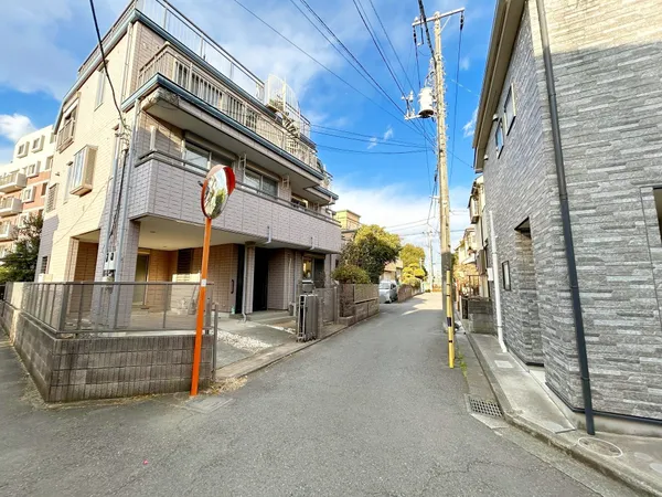 前面道路含む外観