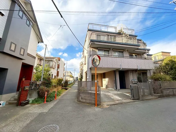 前面道路含む外観