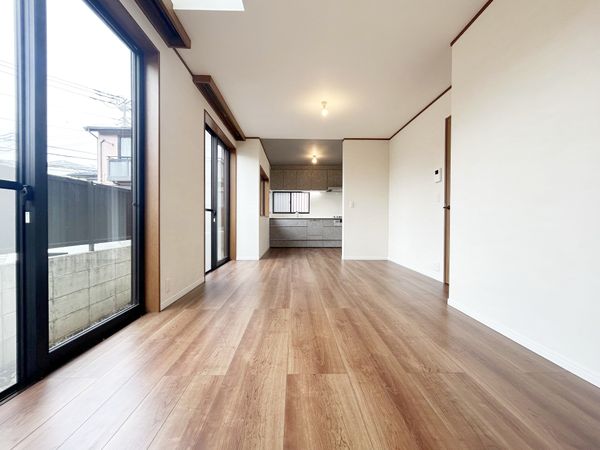 調布市八雲台1丁目戸建 リビング