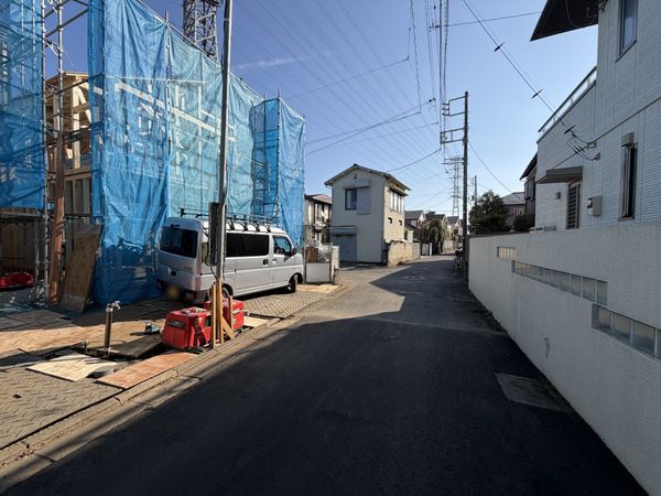 調布市深大寺北町3丁目 新築戸建 2号棟 前面道路含む外観