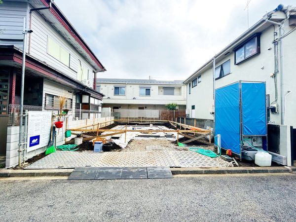 前面道路含む外観