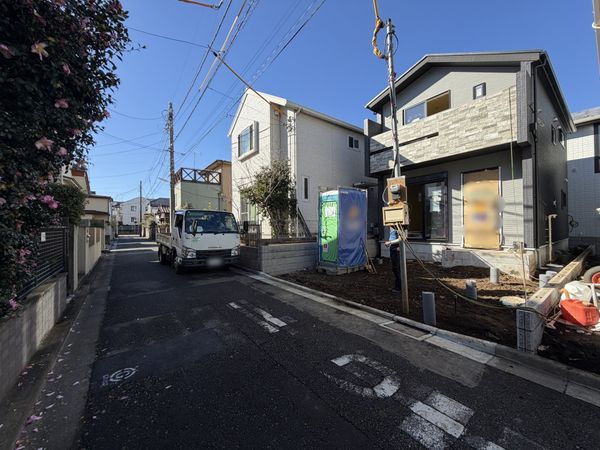 調布市深大寺東町6丁目新築戸建1号棟 前面道路含む外観 調布市深大寺東町6丁目新築戸建1号棟 前面道路含む外観
