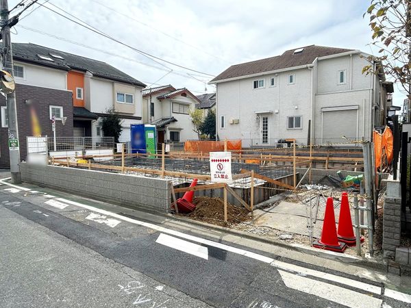 調布市深大寺東町6丁目新築戸建 2号棟 前面道路含む外観