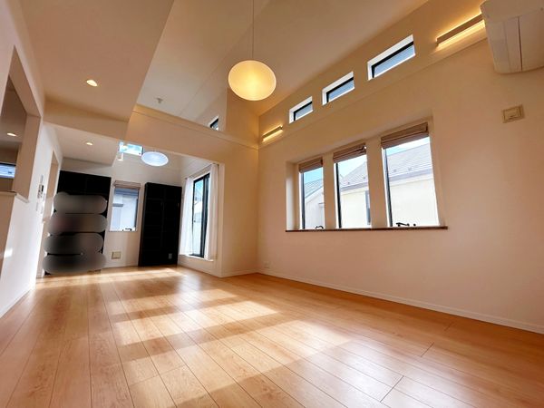 調布市布田6丁目 戸建 リビング