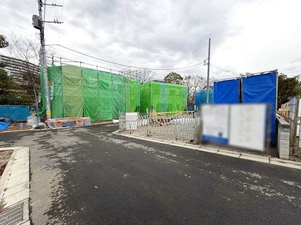 稲城市若葉台1丁目 新築戸建6号棟 前面道路含む外観