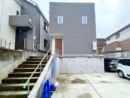 多摩市南野2丁目新築一戸建 駐車場