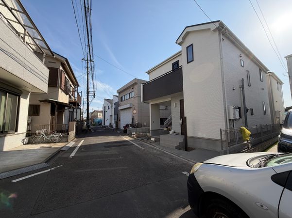 前面道路含む外観