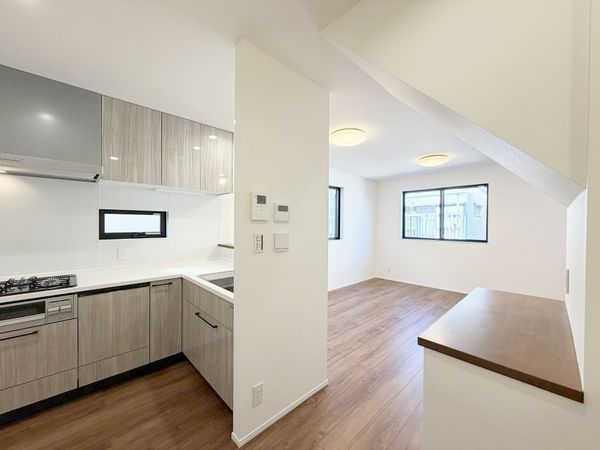 調布市国領町7丁目新築戸建 リビング