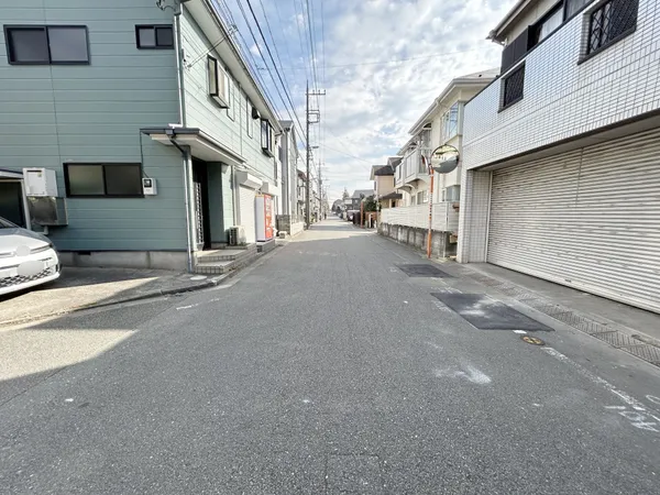 前面道路含む外観