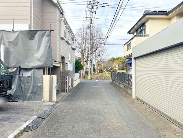 調布市深大寺元町4丁目新築戸建 前面道路含む外観 調布市深大寺元町4丁目新築戸建 前面道路含む外観