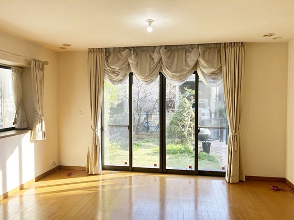 調布市染地3丁目戸建 リビング