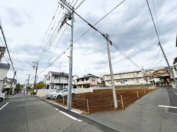 調布市深大寺東町7丁目 新築戸建1号棟 前面道路含む外観