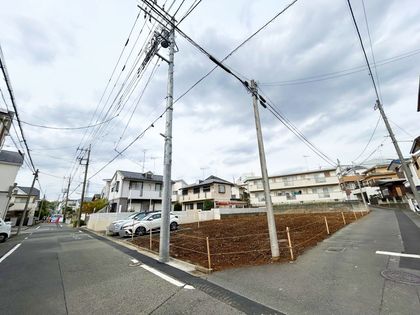 調布市深大寺東町7丁目 新築戸建1号棟 前面道路含む外観