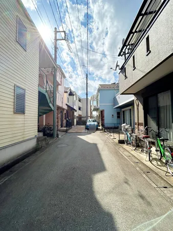 前面道路含む外観