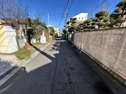 調布市深大寺北町1丁目新築戸建 1号棟 前面道路含む外観