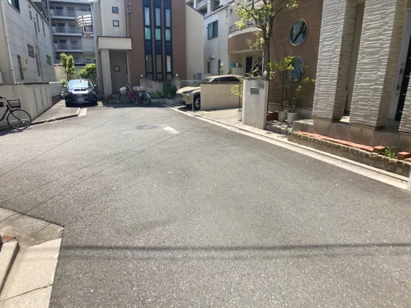 前面道路含む外観