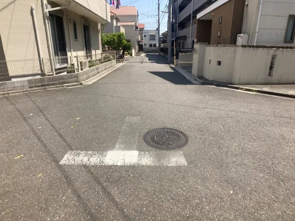 前面道路含む外観