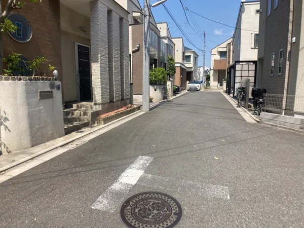 前面道路含む外観