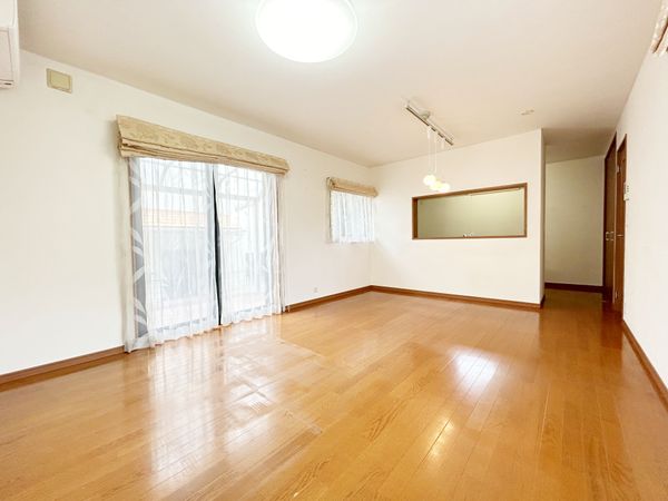 調布市下石原3丁目 戸建 リビング
