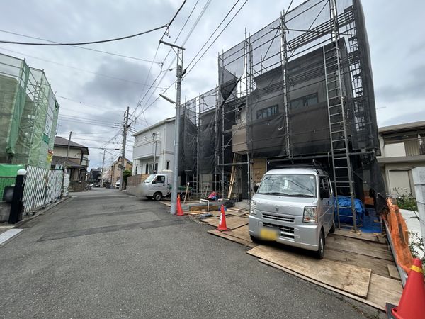 調布市深大寺北町4丁目 新築戸建B号棟 前面道路含む外観 調布市深大寺北町4丁目 新築戸建B号棟 前面道路含む外観