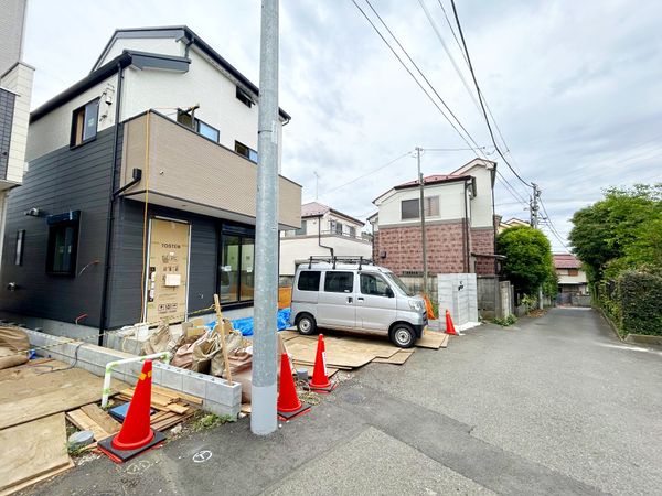 前面道路含む外観