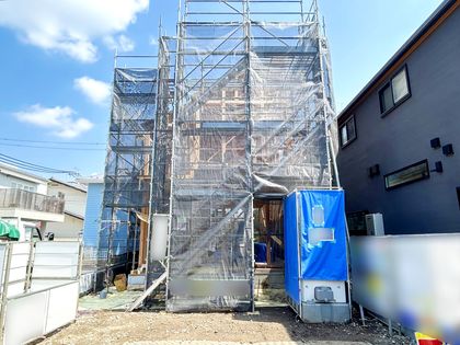 調布市深大寺元町4丁目 新築戸建 前面道路含む外観