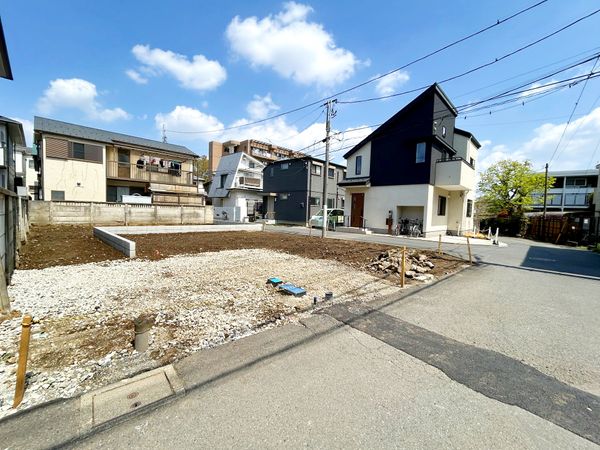 調布市上石原1丁目 新築戸建2号棟 前面道路含む外観 調布市上石原1丁目 新築戸建2号棟 前面道路含む外観