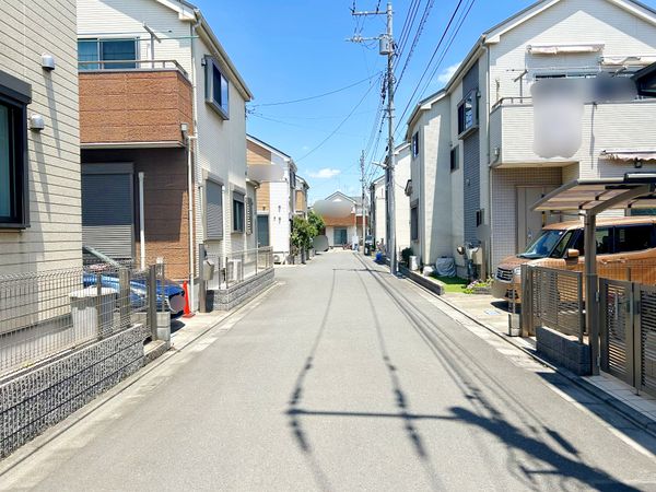 前面道路含む外観