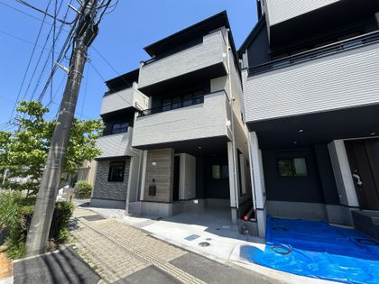 稲城市東長沼新築戸建2号棟 外観