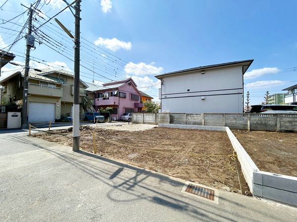 調布市上石原1丁目 新築戸建1号棟 前面道路含む外観 調布市上石原1丁目 新築戸建1号棟 前面道路含む外観
