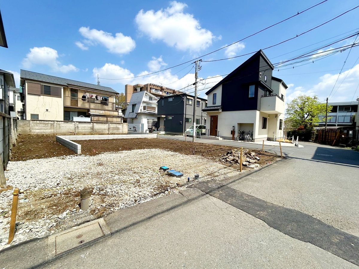 前面道路含む外観