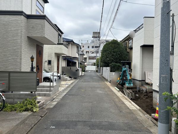 調布市調布ケ丘4丁目新築戸建2号棟 前面道路含む外観 調布市調布ケ丘4丁目新築戸建2号棟 前面道路含む外観