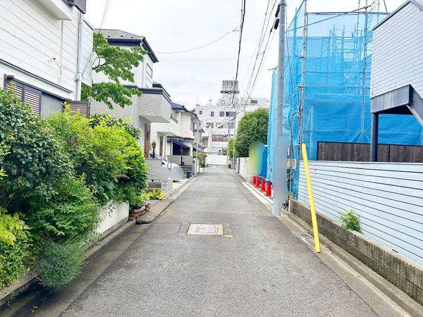 調布市調布ケ丘4丁目新築戸建1号棟 前面道路含む外観