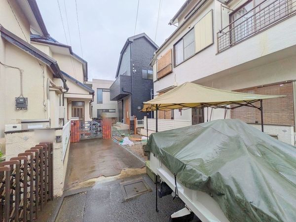 前面道路含む外観