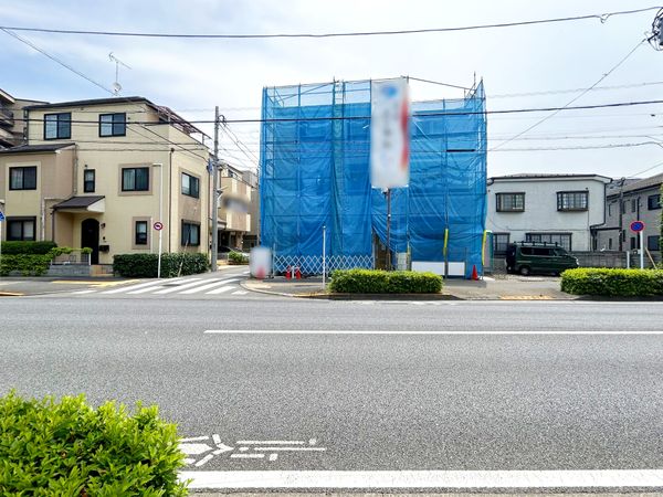 前面道路含む外観