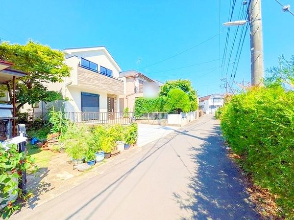 前面道路含む外観