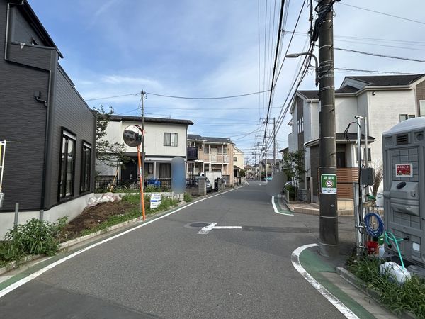 前面道路含む外観