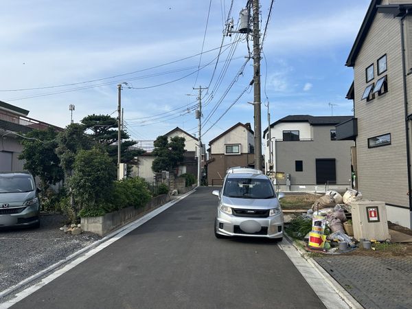 前面道路含む外観