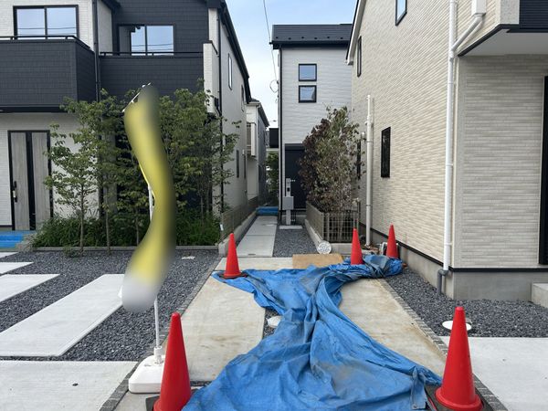 前面道路含む外観