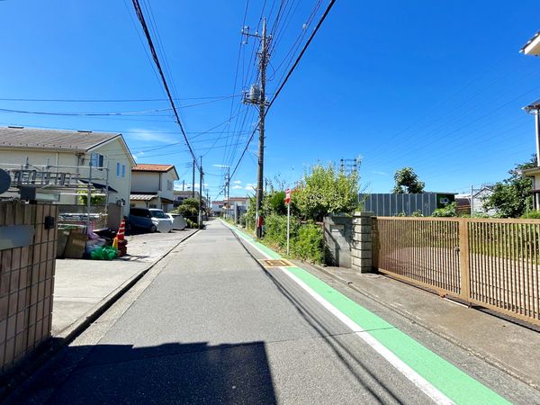前面道路含む外観