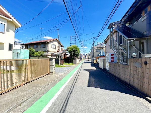 前面道路含む外観
