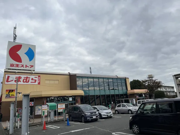 徒歩8分。