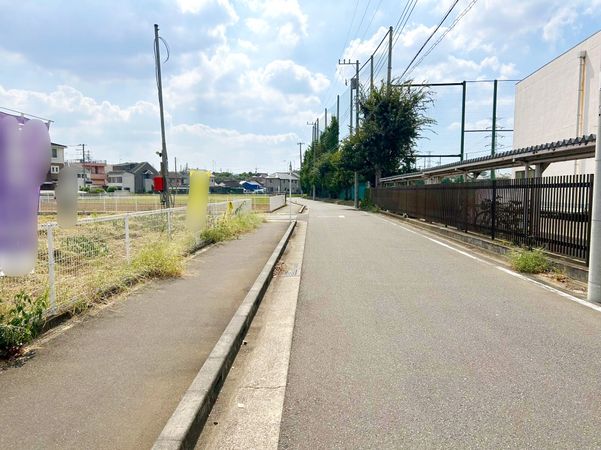 前面道路含む外観