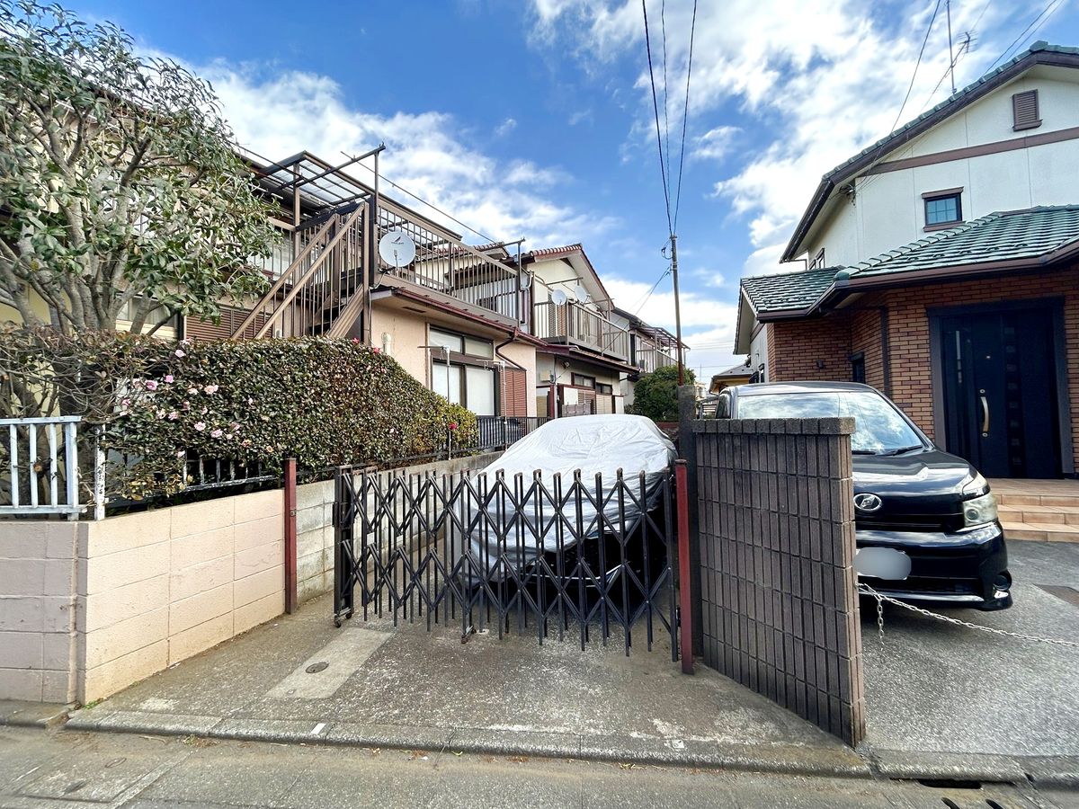 府中市本宿町4丁目売地(古家付) 前面道路含む外観 前面道路含む外観