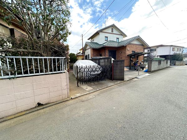 府中市本宿町4丁目売地(古家付) 前面道路含む外観 前面道路含む外観