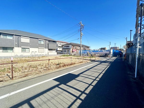 府中市白糸台4丁目 土地 3区画 前面道路含む外観 府中市白糸台4丁目 土地 3区画 前面道路含む外観