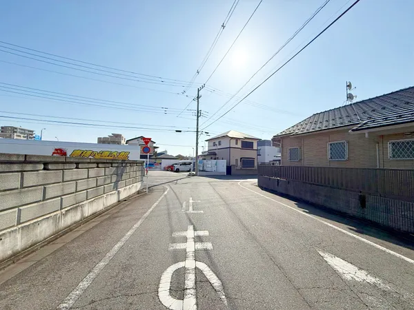 北東側前面道路