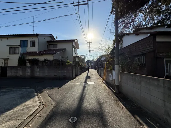 東南側前面道路