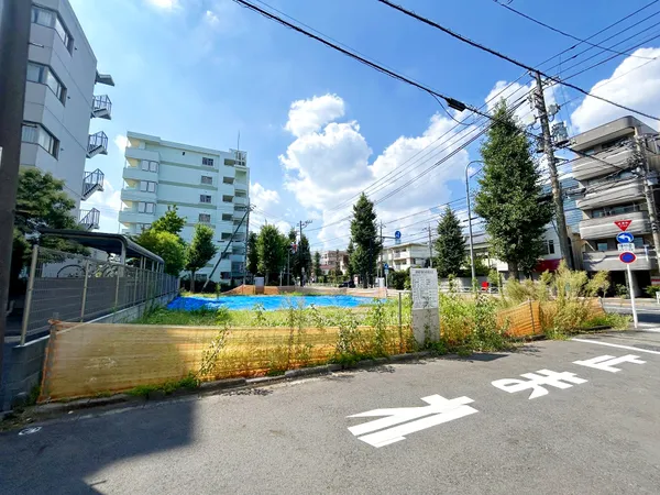 ※現地に建築確認の看板がありますが、本物件は建築条件なしの土地です、お好きなハウスメーカーで建てられます。