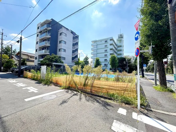 ※現地に建築確認の看板がありますが、本物件は建築条件なしの土地です、お好きなハウスメーカーで建てられます。